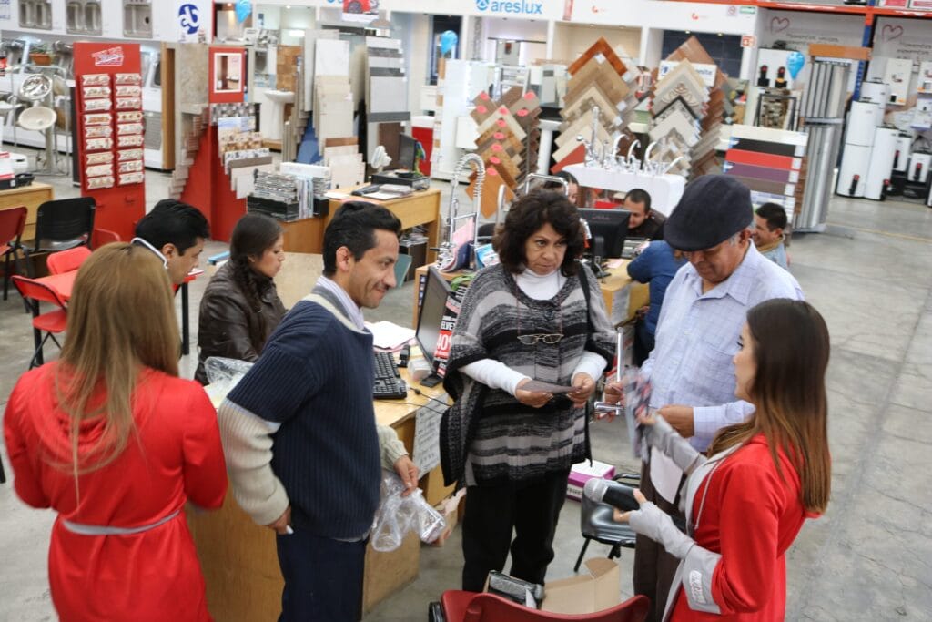 Activación industrial de marca en punto de venta: contacto directo con instaladores y vendedores para asegurar asistencia.